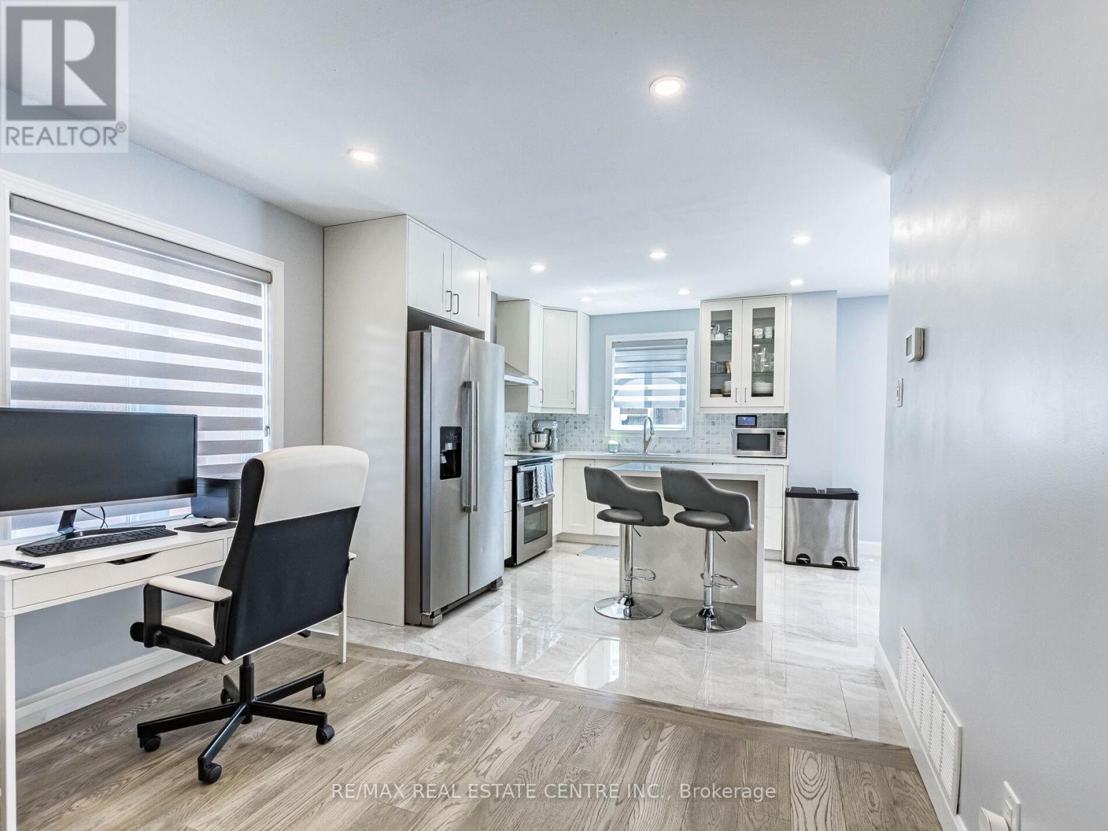 52 Mozart Crescent, Brampton, Ontario  L6Y 2W7 - Photo 10 - W12415442