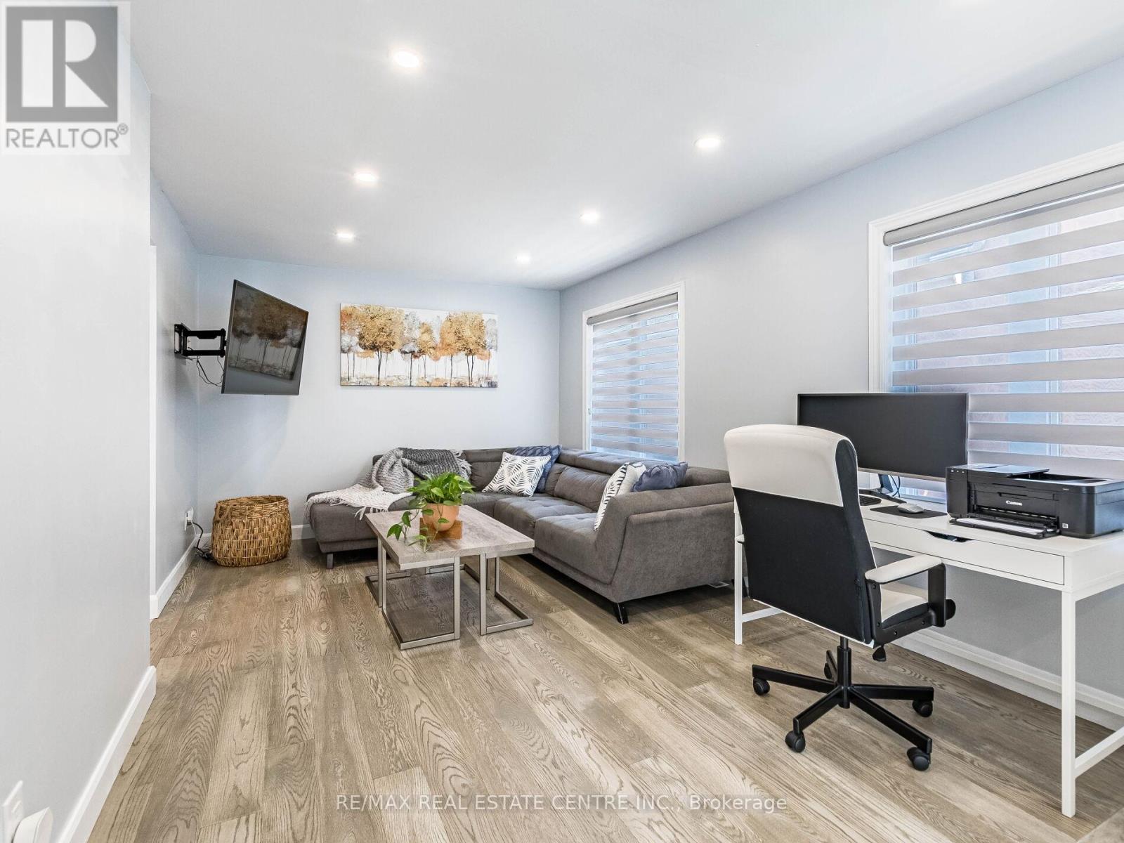 52 Mozart Crescent, Brampton, Ontario  L6Y 2W7 - Photo 11 - W12415442