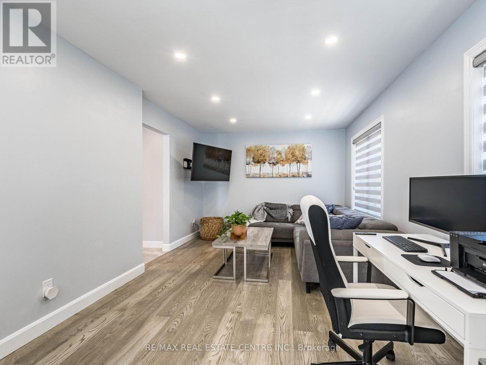 52 Mozart Crescent, Brampton, Ontario  L6Y 2W7 - Photo 12 - W12415442