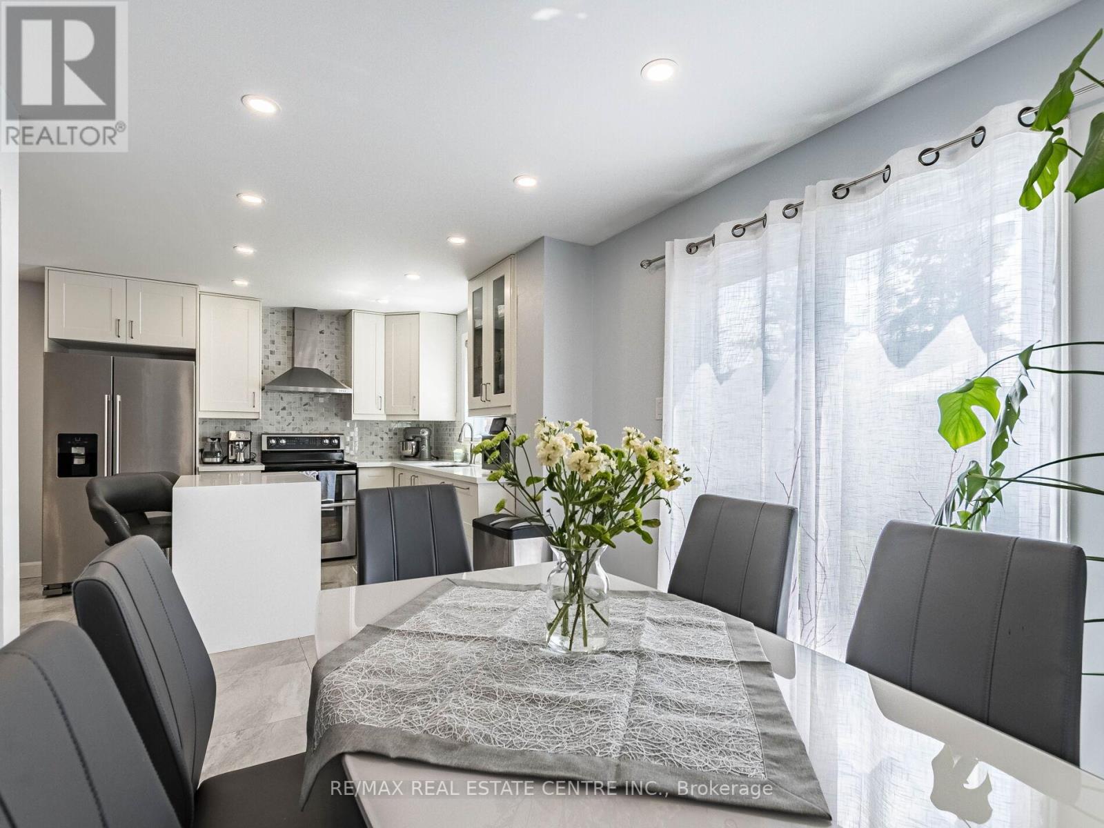 52 Mozart Crescent, Brampton, Ontario  L6Y 2W7 - Photo 14 - W12415442