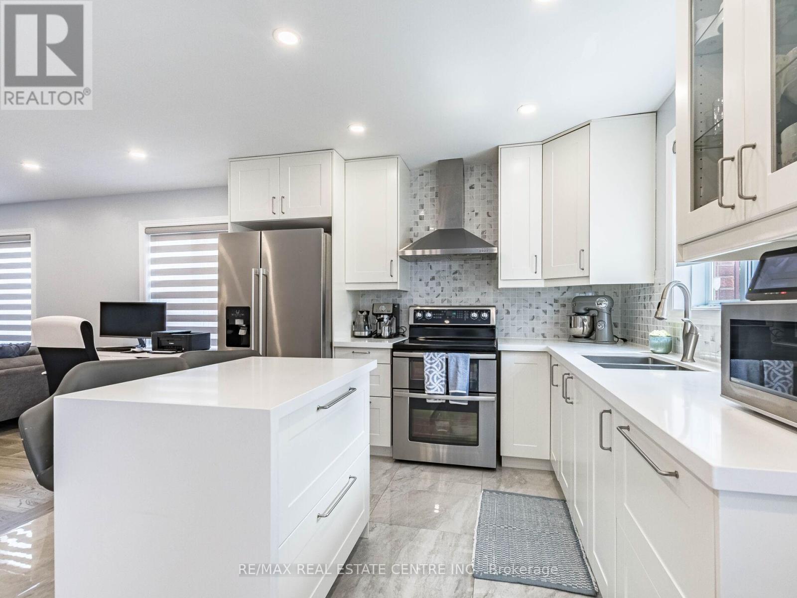 52 Mozart Crescent, Brampton, Ontario  L6Y 2W7 - Photo 15 - W12415442