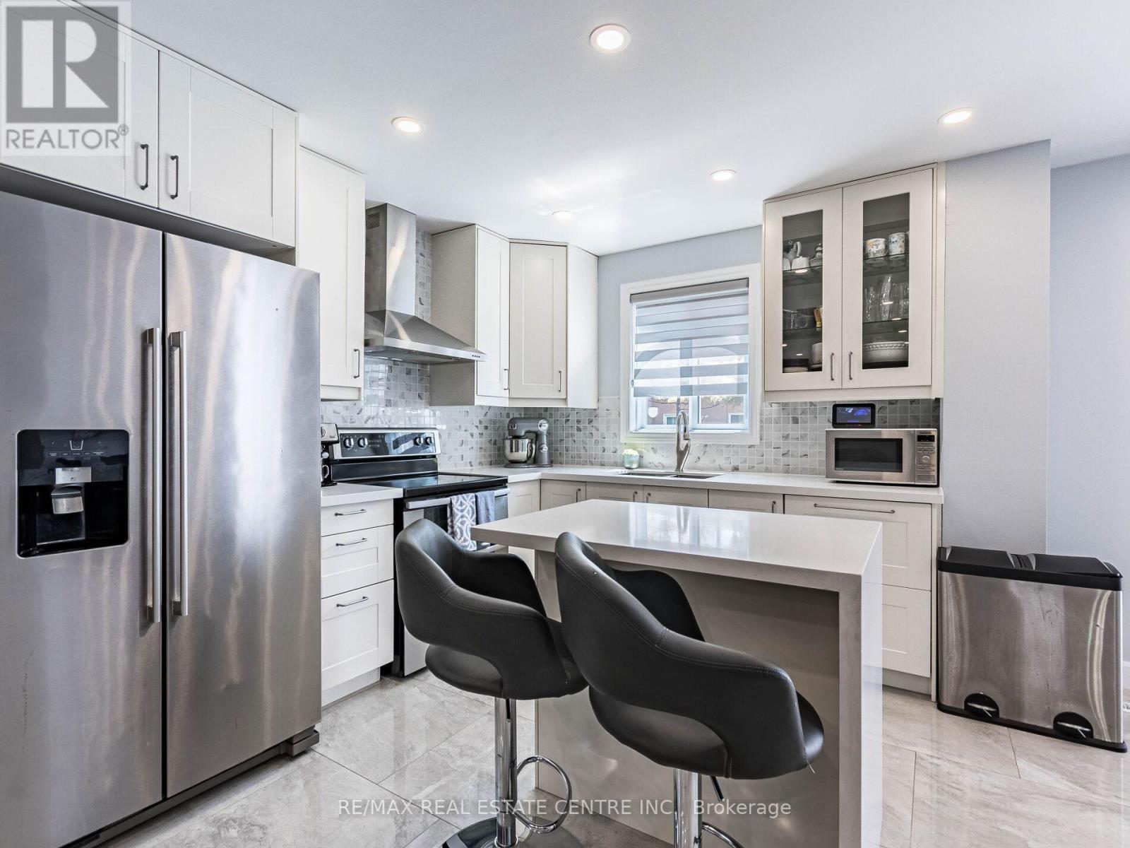 52 Mozart Crescent, Brampton, Ontario  L6Y 2W7 - Photo 16 - W12415442