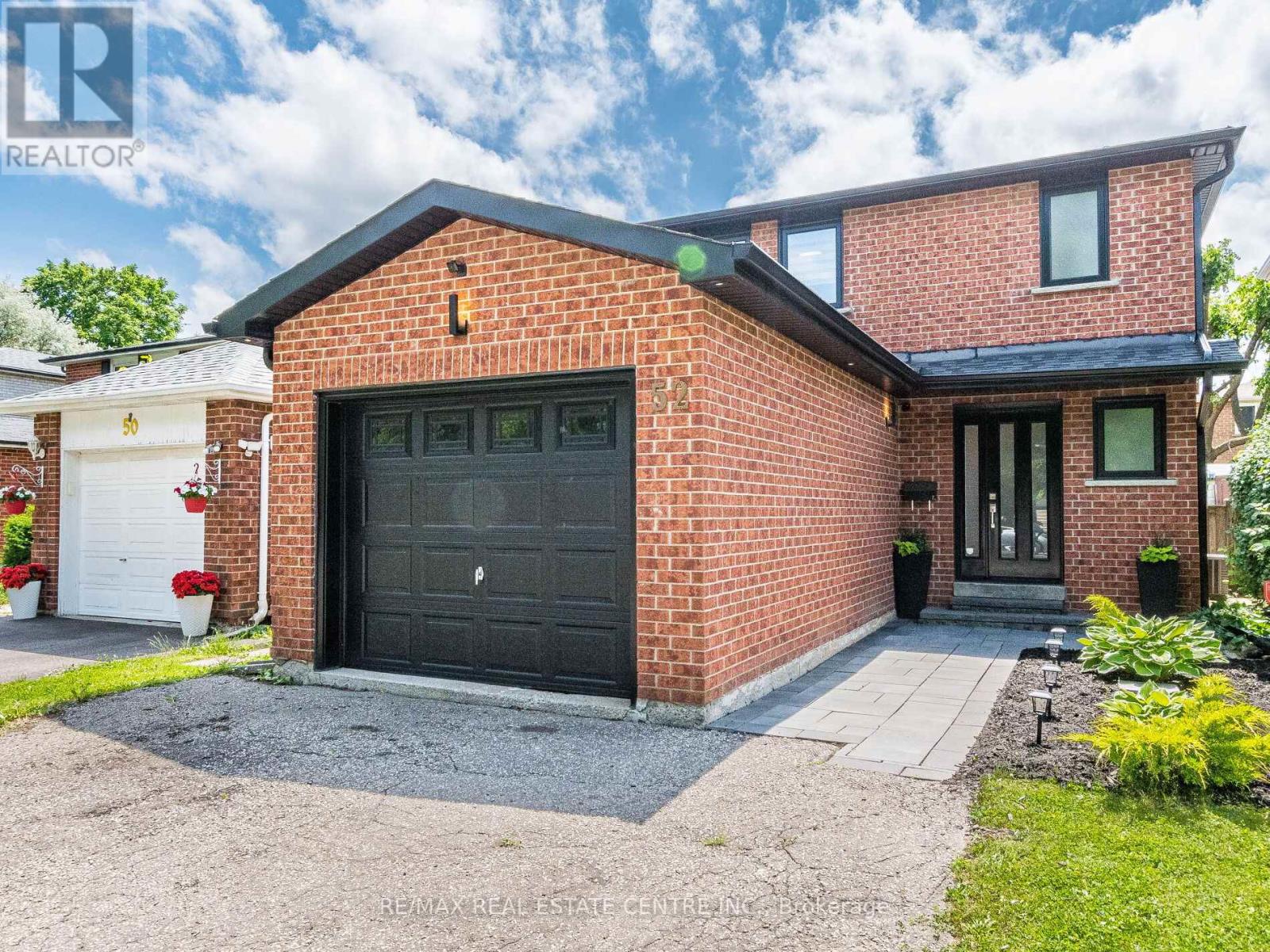 52 Mozart Crescent, Brampton, Ontario  L6Y 2W7 - Photo 2 - W12415442