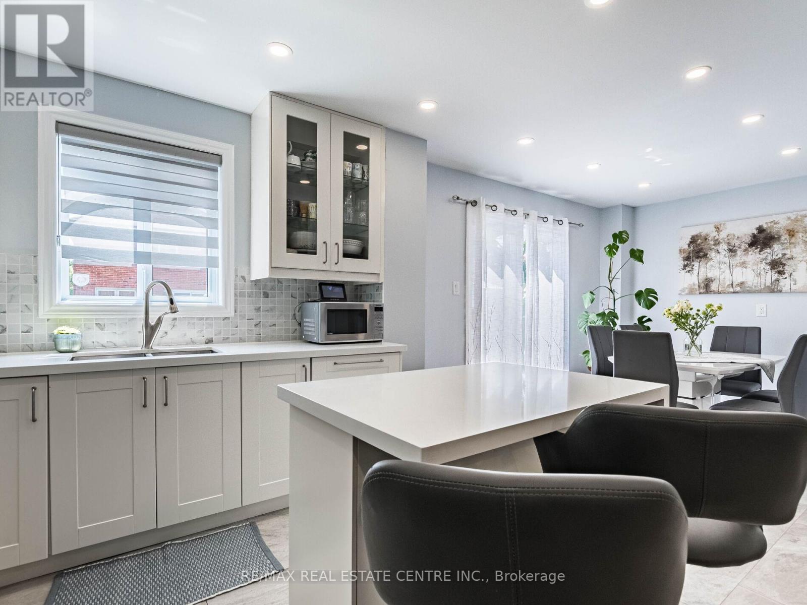 52 Mozart Crescent, Brampton, Ontario  L6Y 2W7 - Photo 20 - W12415442
