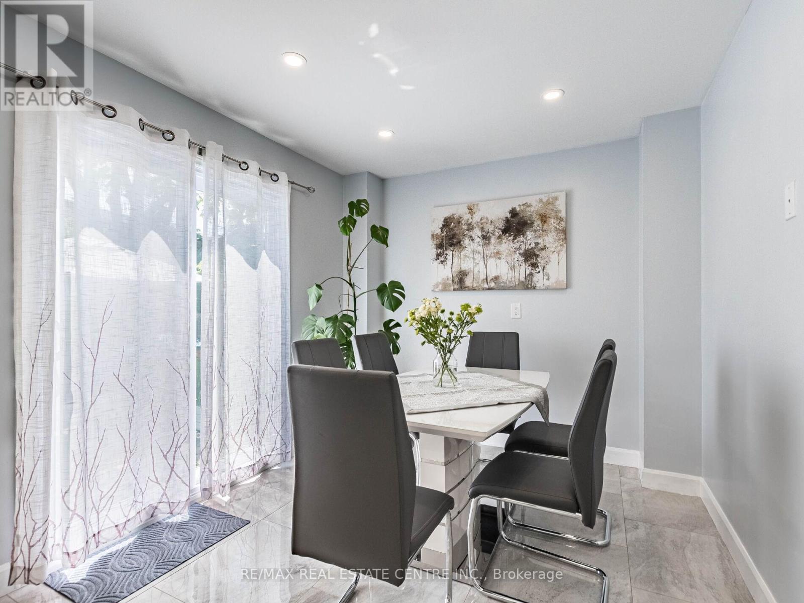 52 Mozart Crescent, Brampton, Ontario  L6Y 2W7 - Photo 21 - W12415442