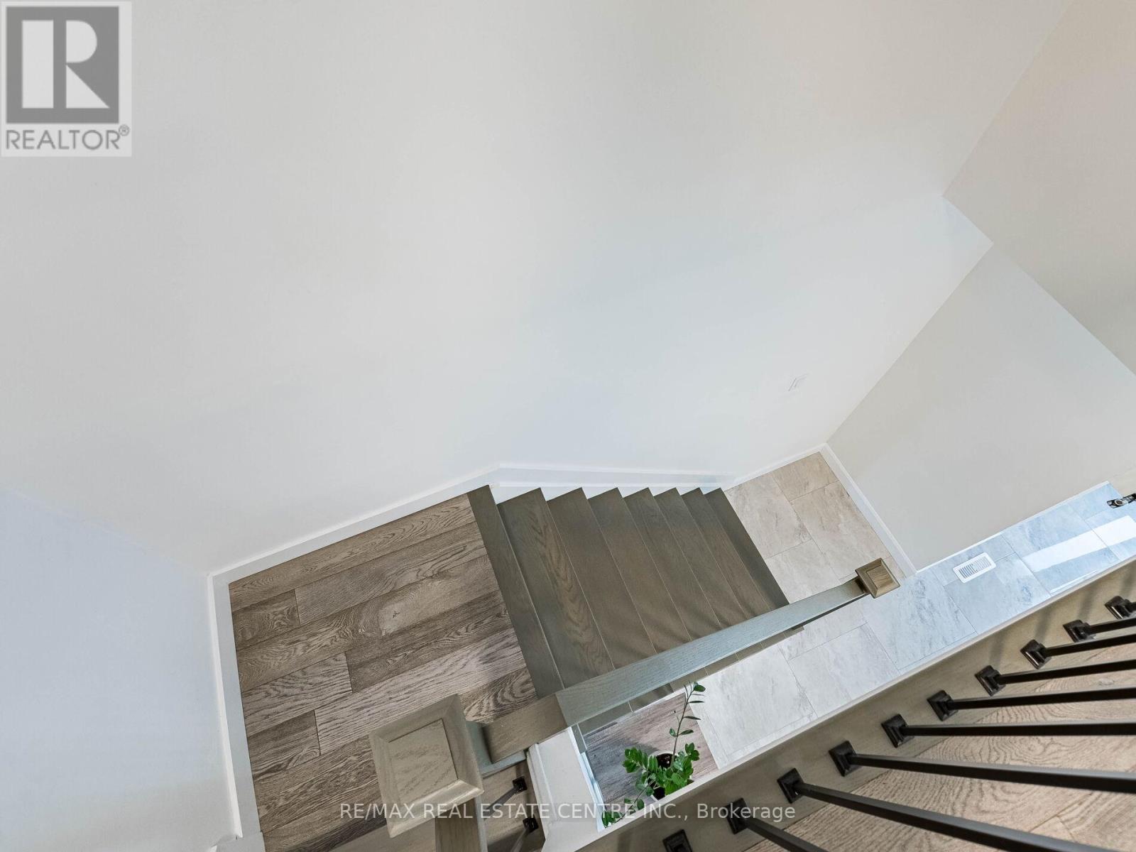 52 Mozart Crescent, Brampton, Ontario  L6Y 2W7 - Photo 25 - W12415442