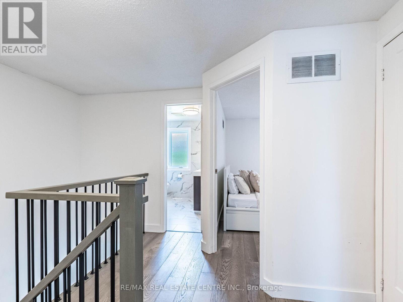 52 Mozart Crescent, Brampton, Ontario  L6Y 2W7 - Photo 26 - W12415442