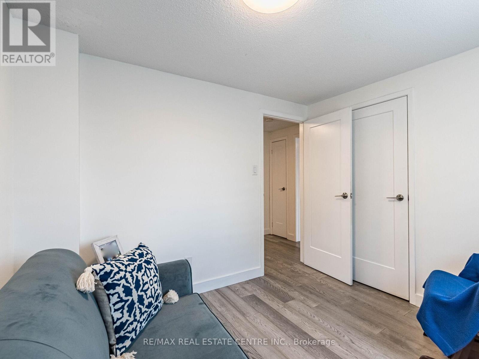 52 Mozart Crescent, Brampton, Ontario  L6Y 2W7 - Photo 29 - W12415442