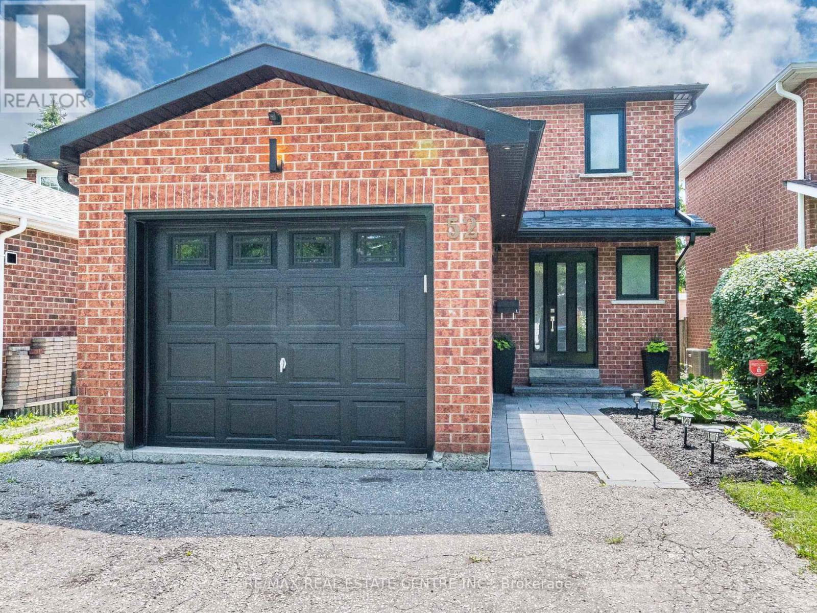 52 Mozart Crescent, Brampton, Ontario  L6Y 2W7 - Photo 3 - W12415442