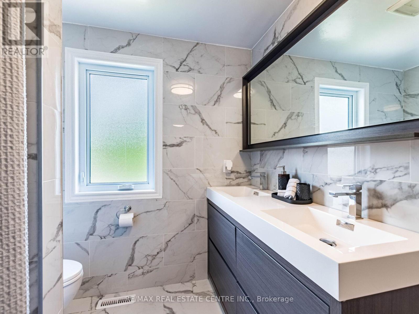 52 Mozart Crescent, Brampton, Ontario  L6Y 2W7 - Photo 38 - W12415442
