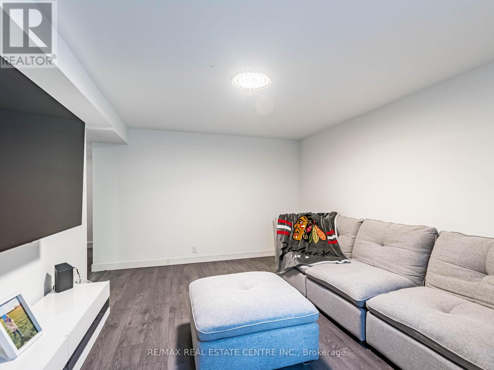 52 Mozart Crescent, Brampton, Ontario  L6Y 2W7 - Photo 40 - W12415442