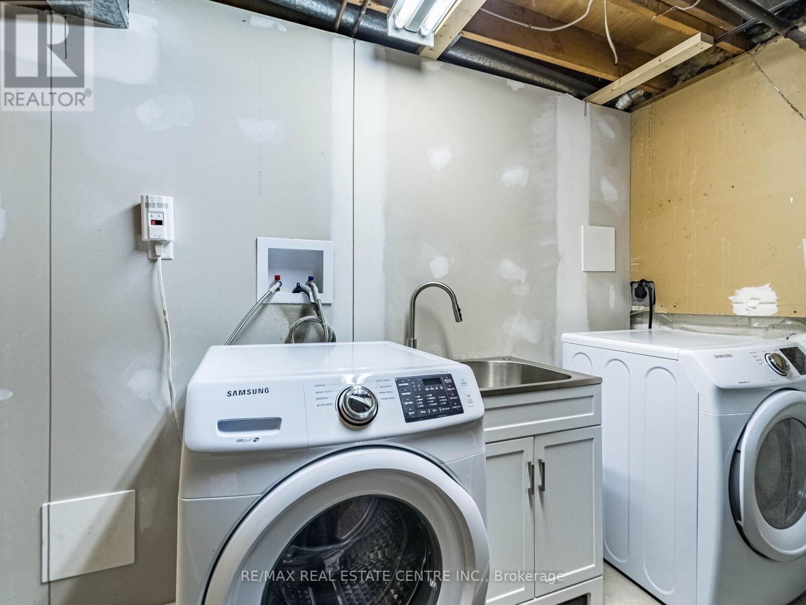 52 Mozart Crescent, Brampton, Ontario  L6Y 2W7 - Photo 42 - W12415442