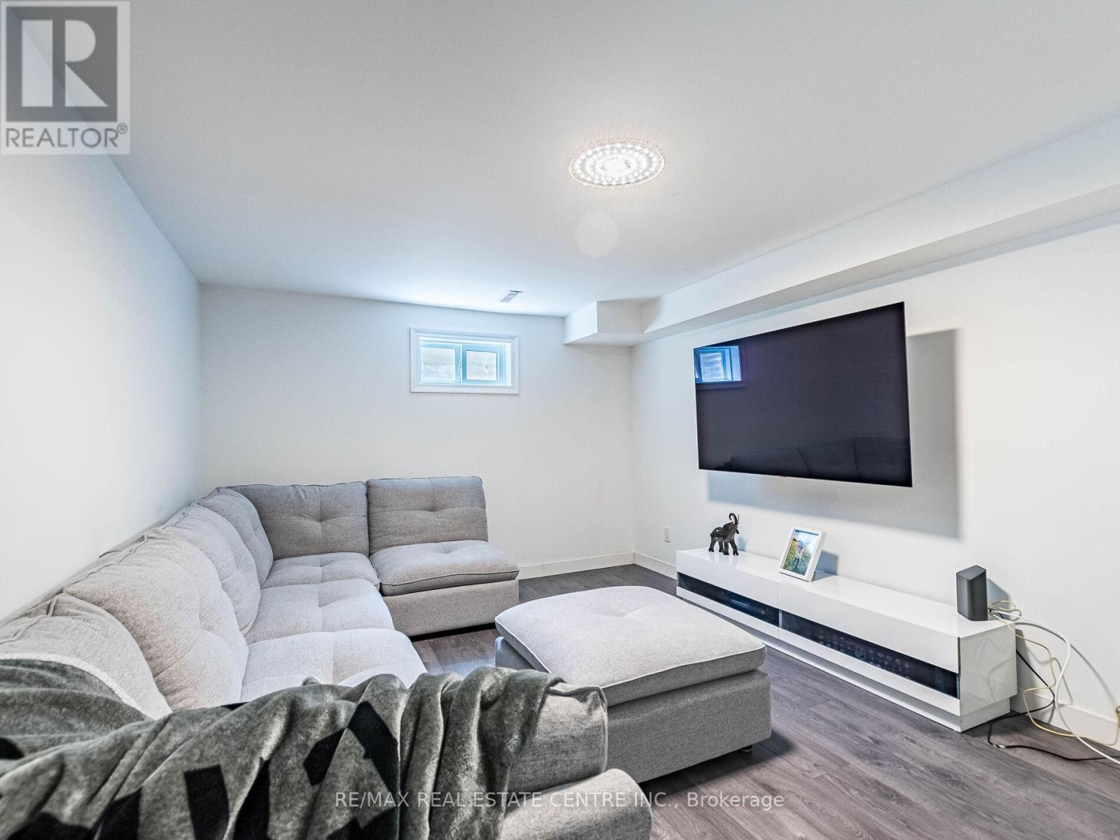 52 Mozart Crescent, Brampton, Ontario  L6Y 2W7 - Photo 43 - W12415442