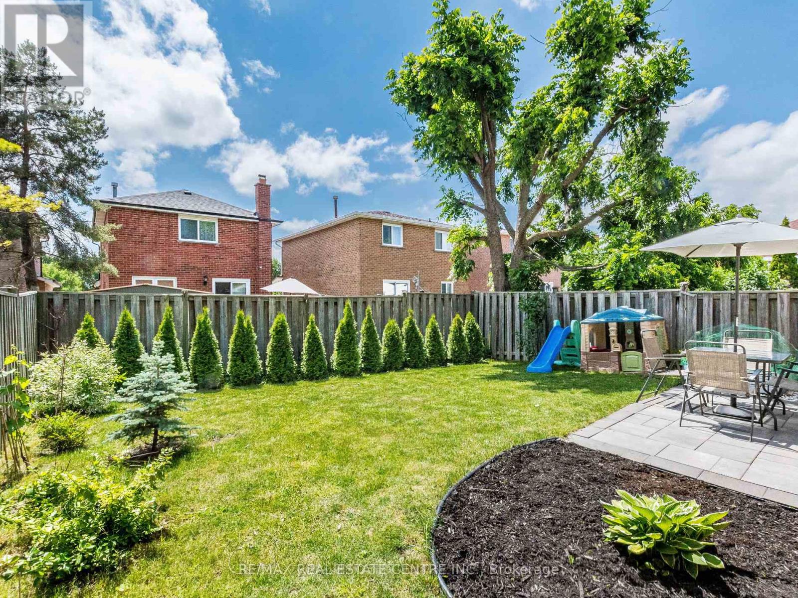 52 Mozart Crescent, Brampton, Ontario  L6Y 2W7 - Photo 45 - W12415442