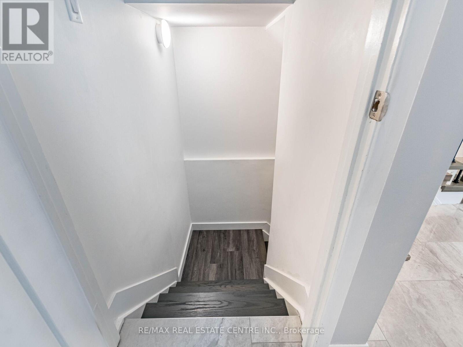 52 Mozart Crescent, Brampton, Ontario  L6Y 2W7 - Photo 49 - W12415442