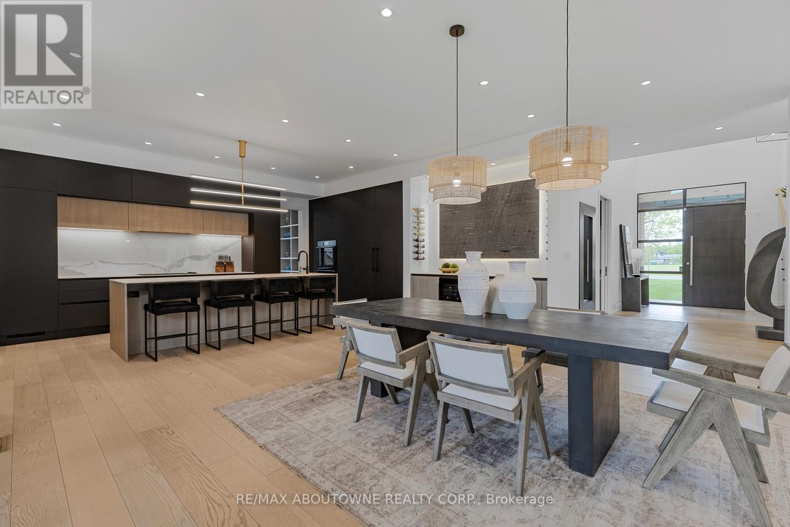 215 Morden Road, Oakville, Ontario  L6K 2S2 - Photo 13 - W12415468