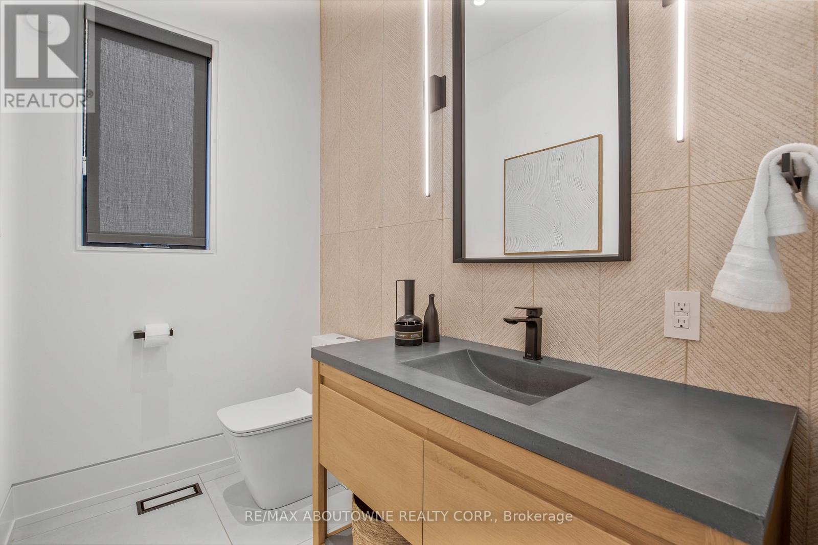 215 Morden Road, Oakville, Ontario  L6K 2S2 - Photo 19 - W12415468