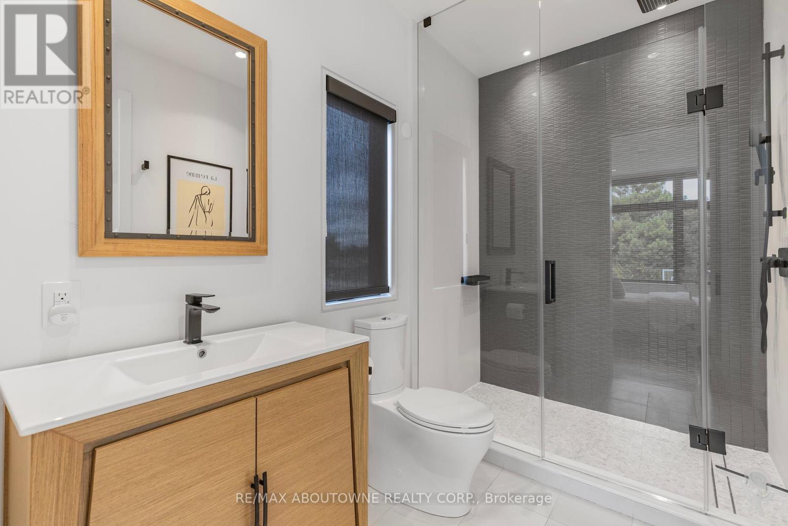 215 Morden Road, Oakville, Ontario  L6K 2S2 - Photo 31 - W12415468