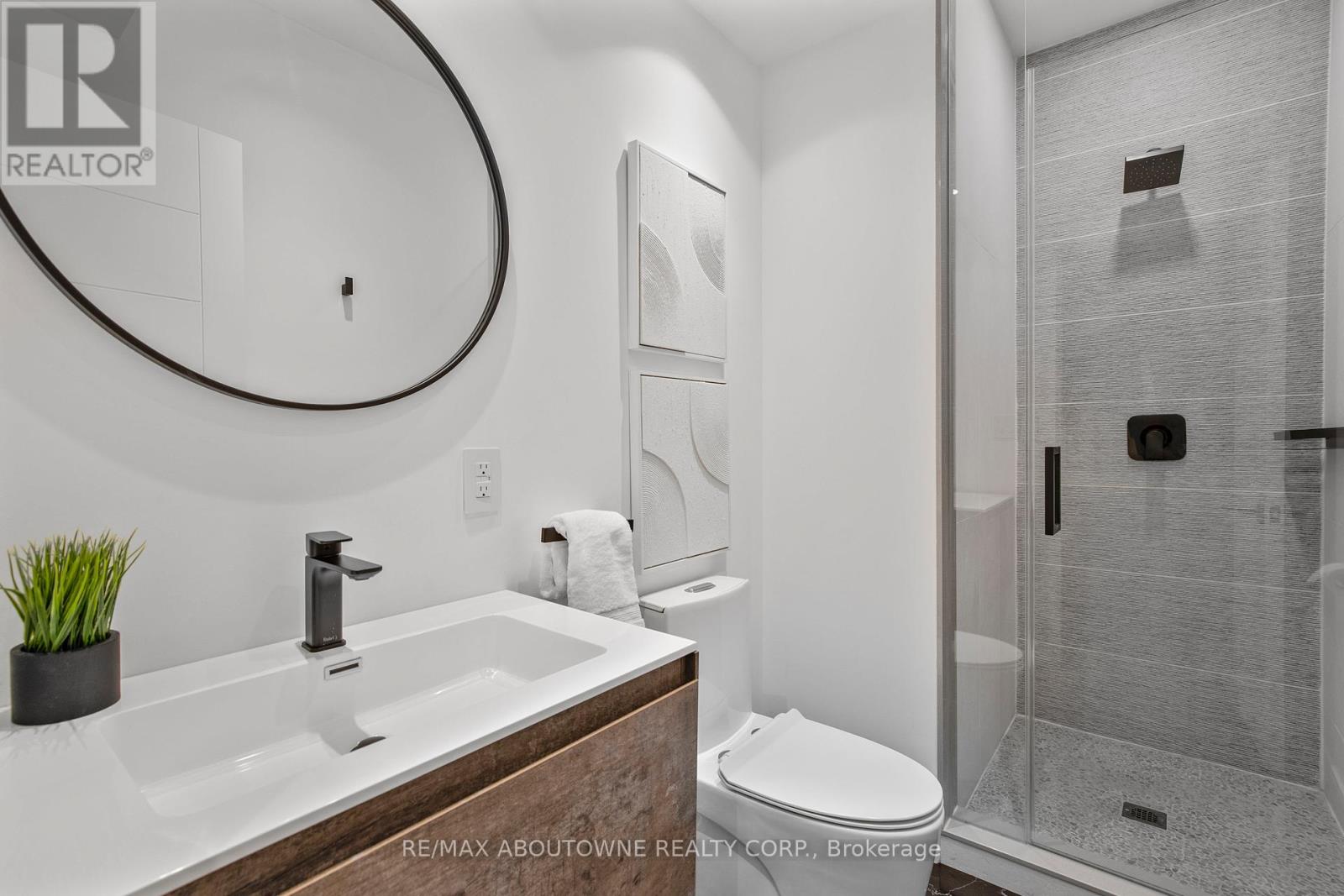 215 Morden Road, Oakville, Ontario  L6K 2S2 - Photo 38 - W12415468