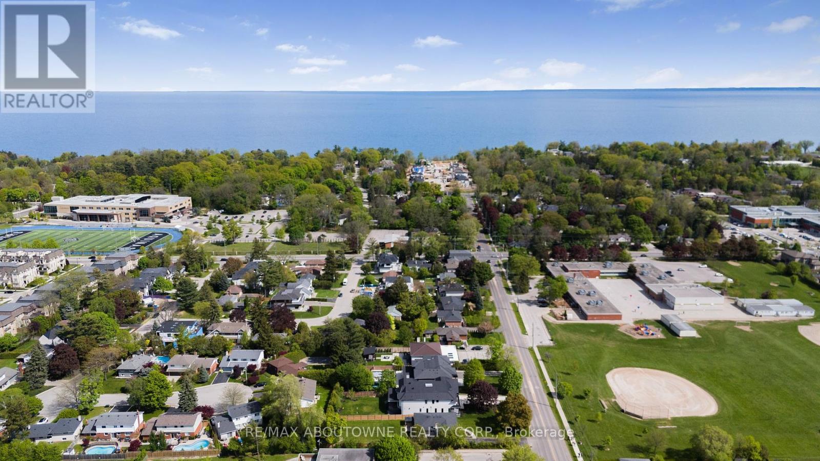 215 Morden Road, Oakville, Ontario  L6K 2S2 - Photo 4 - W12415468