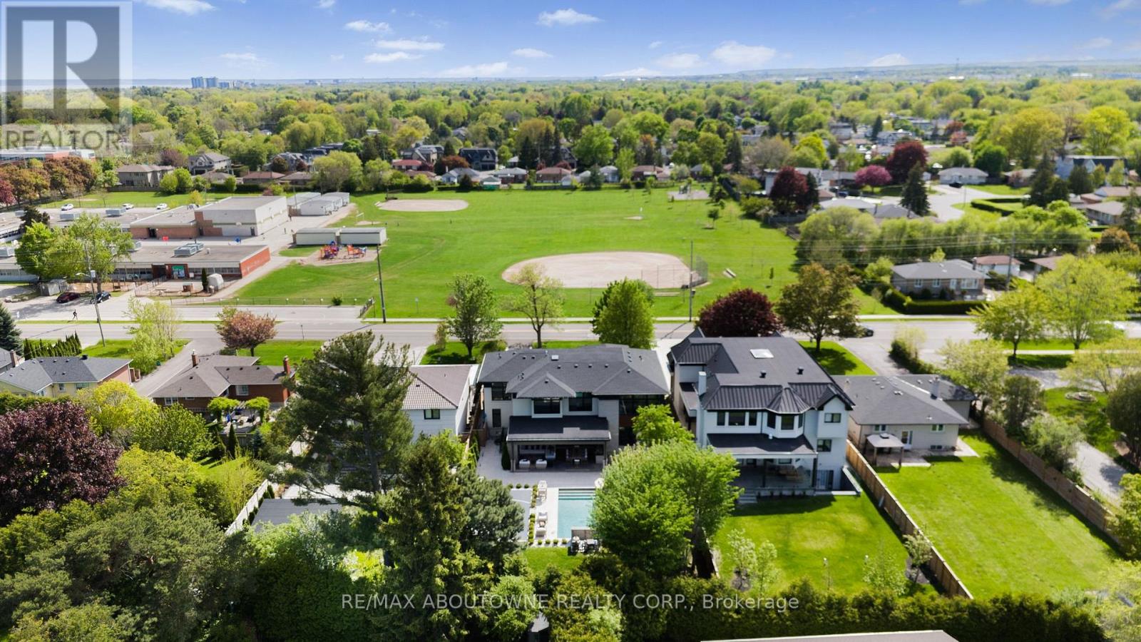 215 Morden Road, Oakville, Ontario  L6K 2S2 - Photo 49 - W12415468