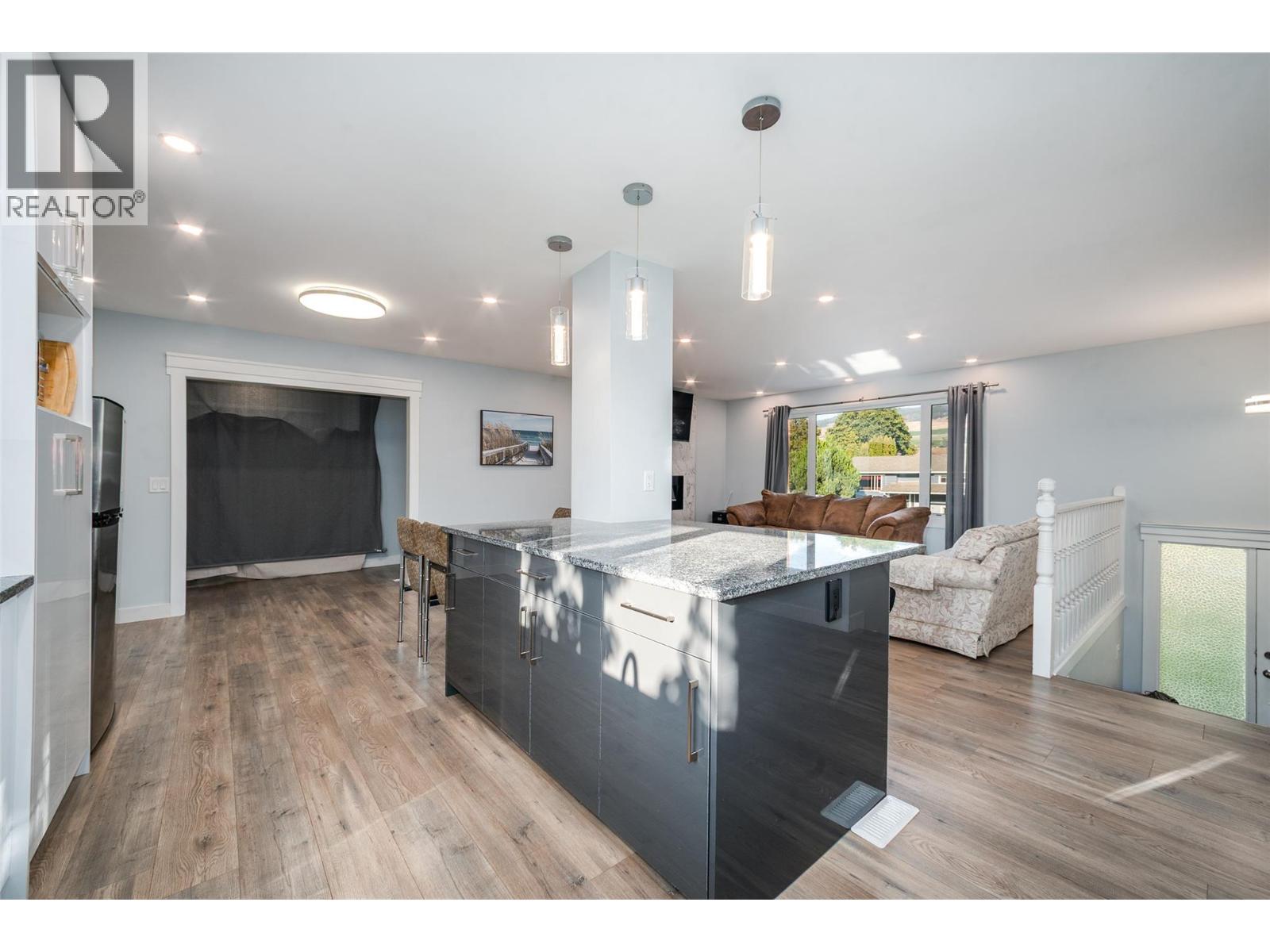 320 Prior Road N Kelowna Photo 4