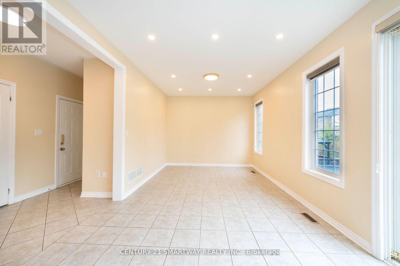 184 Montreal Circle, Hamilton, Ontario  L8E 0C6 - Photo 12 - X12415446