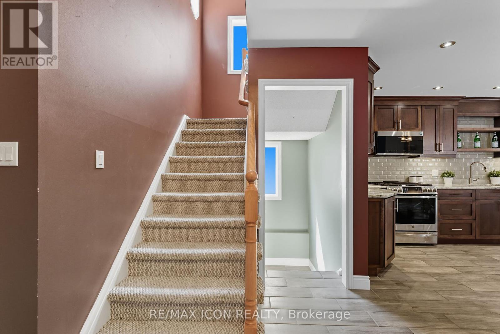 250 Inglis Street, North Dumfries, Ontario  N0B 1E0 - Photo 7 - X12415466