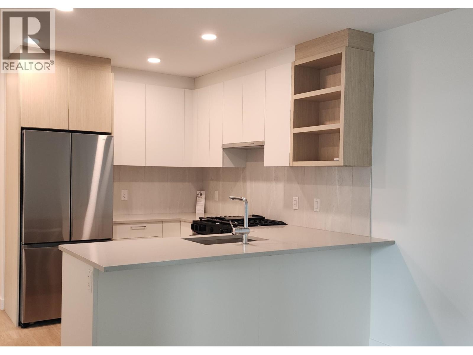 411 723 GROVER AVENUE, Coquitlam, British Columbia