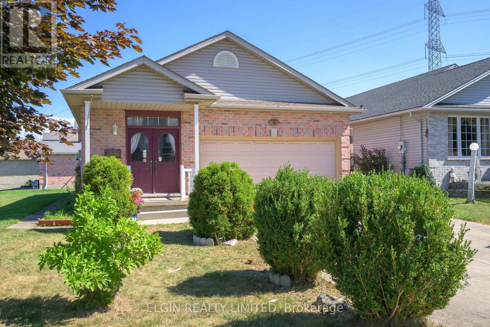 1 Magnolia Court, St. Thomas, Ontario  N5P 4N3 - Photo 2 - X12415682