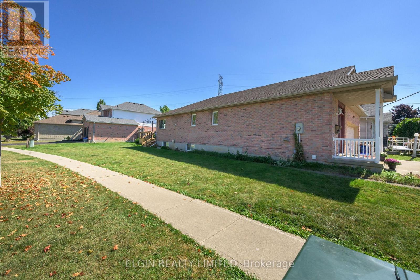 1 Magnolia Court, St. Thomas, Ontario  N5P 4N3 - Photo 4 - X12415682