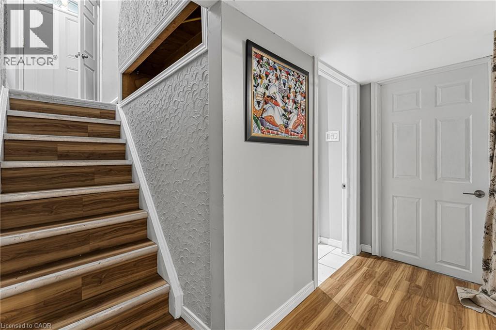 Photo 23 of 40 for 27 Locke Avenue