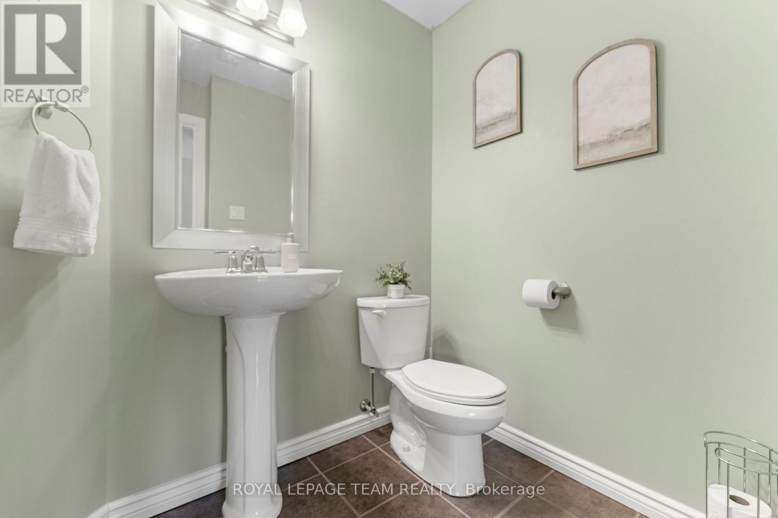 368 Crownridge Drive, Ottawa, Ontario  K2M 3A4 - Photo 4 - X12415681