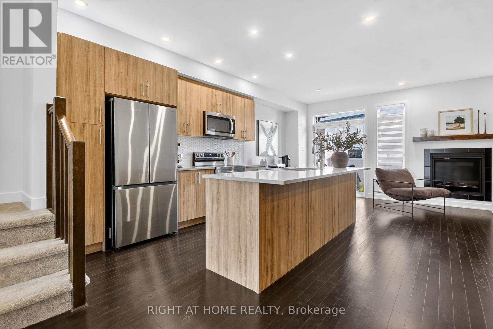 2329 Goldhawk Drive, Ottawa, Ontario  K2S 2X3 - Photo 5 - X12415739