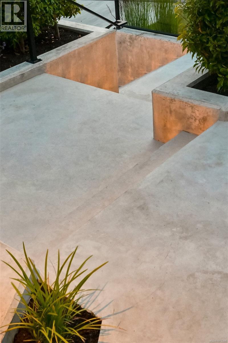 717 Robleda Cres, Victoria, British Columbia  V8S 3K6 - Photo 5 - 1013306