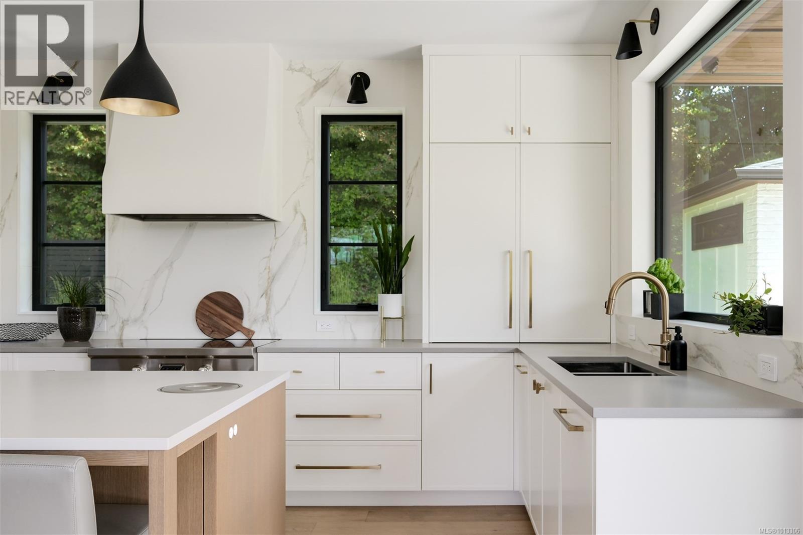 717 Robleda Cres, Victoria, British Columbia  V8S 3K6 - Photo 22 - 1013306