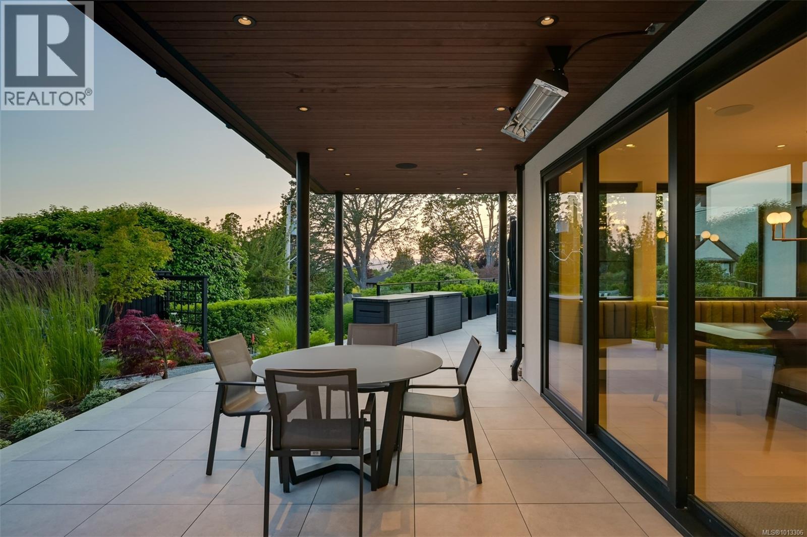 717 Robleda Cres, Victoria, British Columbia  V8S 3K6 - Photo 76 - 1013306