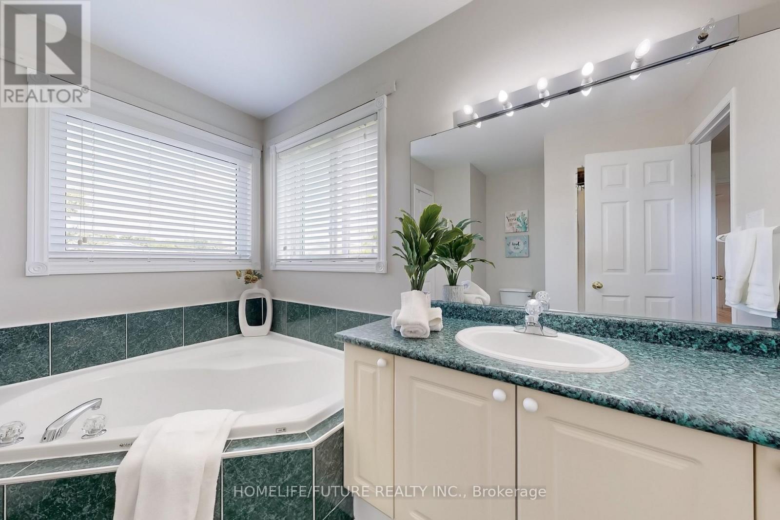 1595 Deerhurst Court, Pickering, Ontario  L1V 6Y7 - Photo 22 - E12415516
