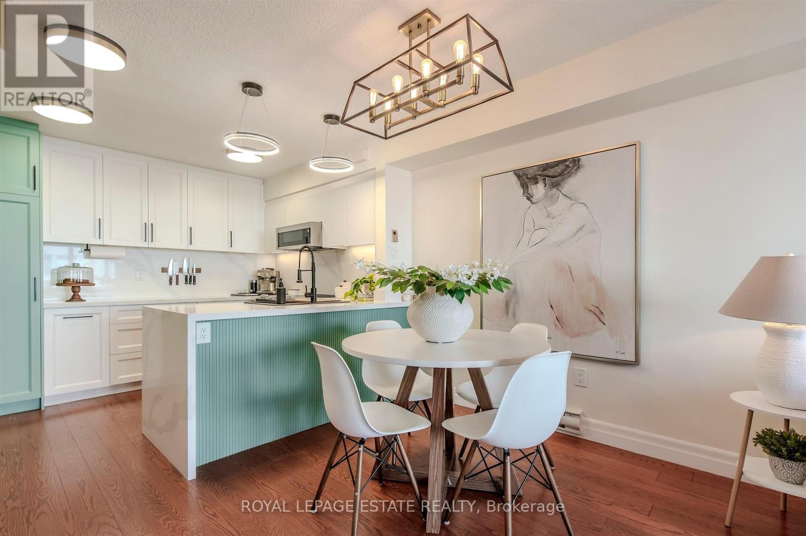 32 - 1209 QUEEN STREET E, Toronto, Ontario