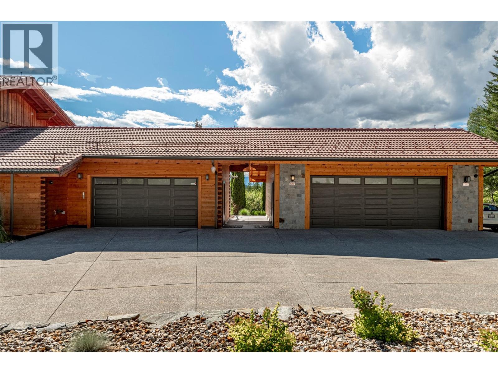 8100, 8104 Silver Star Road, Vernon, British Columbia  V1B 3N1 - Photo 13 - 10363520