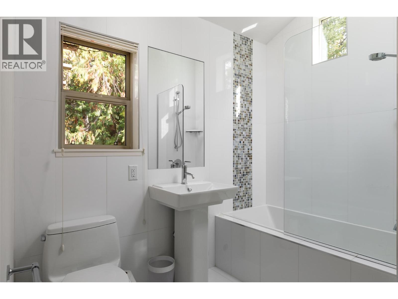 8100, 8104 Silver Star Road, Vernon, British Columbia  V1B 3N1 - Photo 86 - 10363520