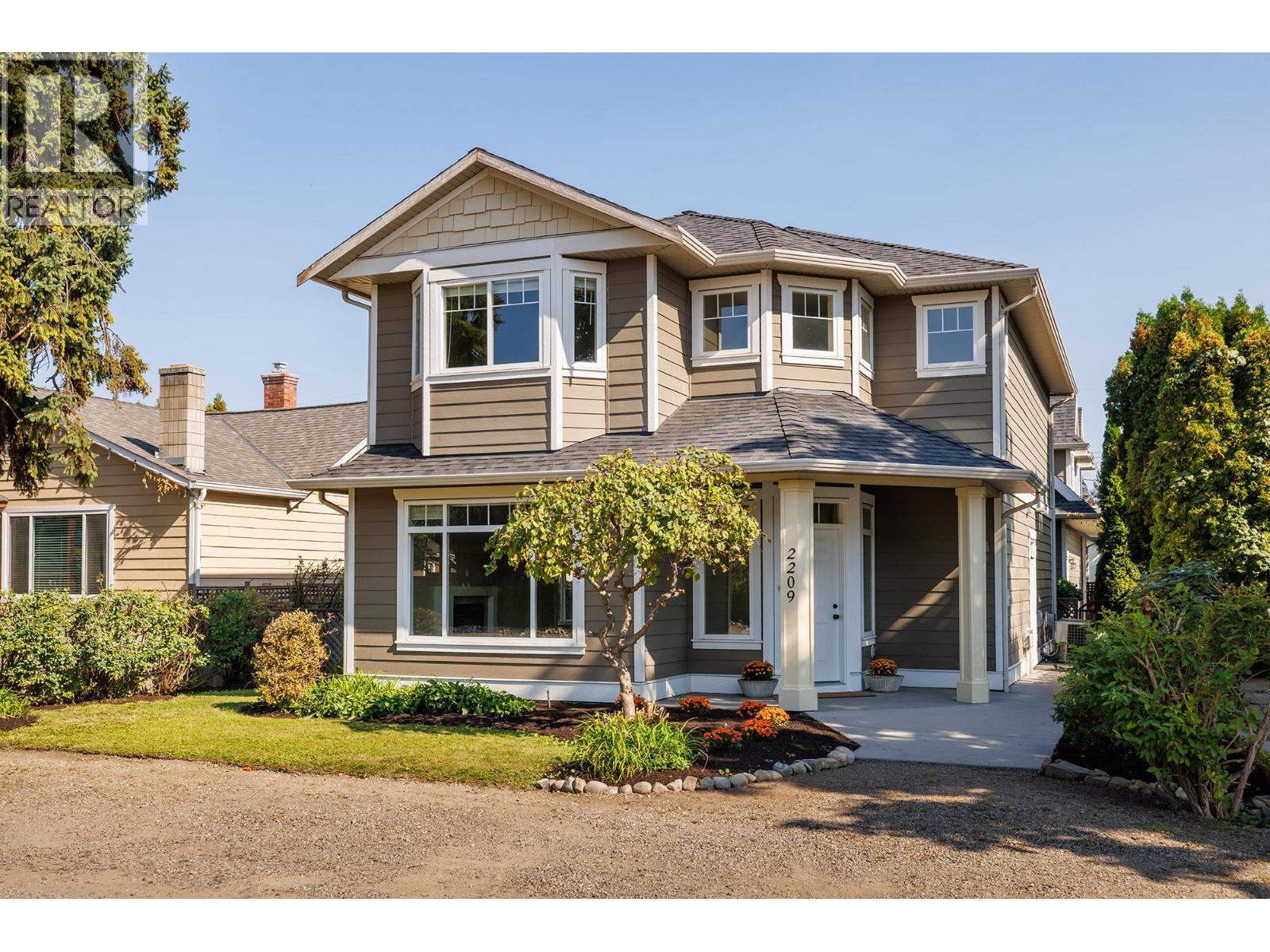 2209 Woodlawn Street, Kelowna, British Columbia  V1Y 2T1 - Photo 2 - 10363550