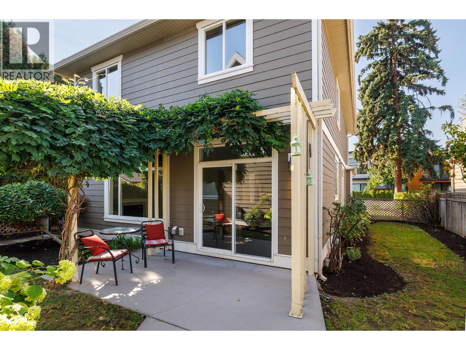 2209 Woodlawn Street, Kelowna, British Columbia  V1Y 2T1 - Photo 3 - 10363550