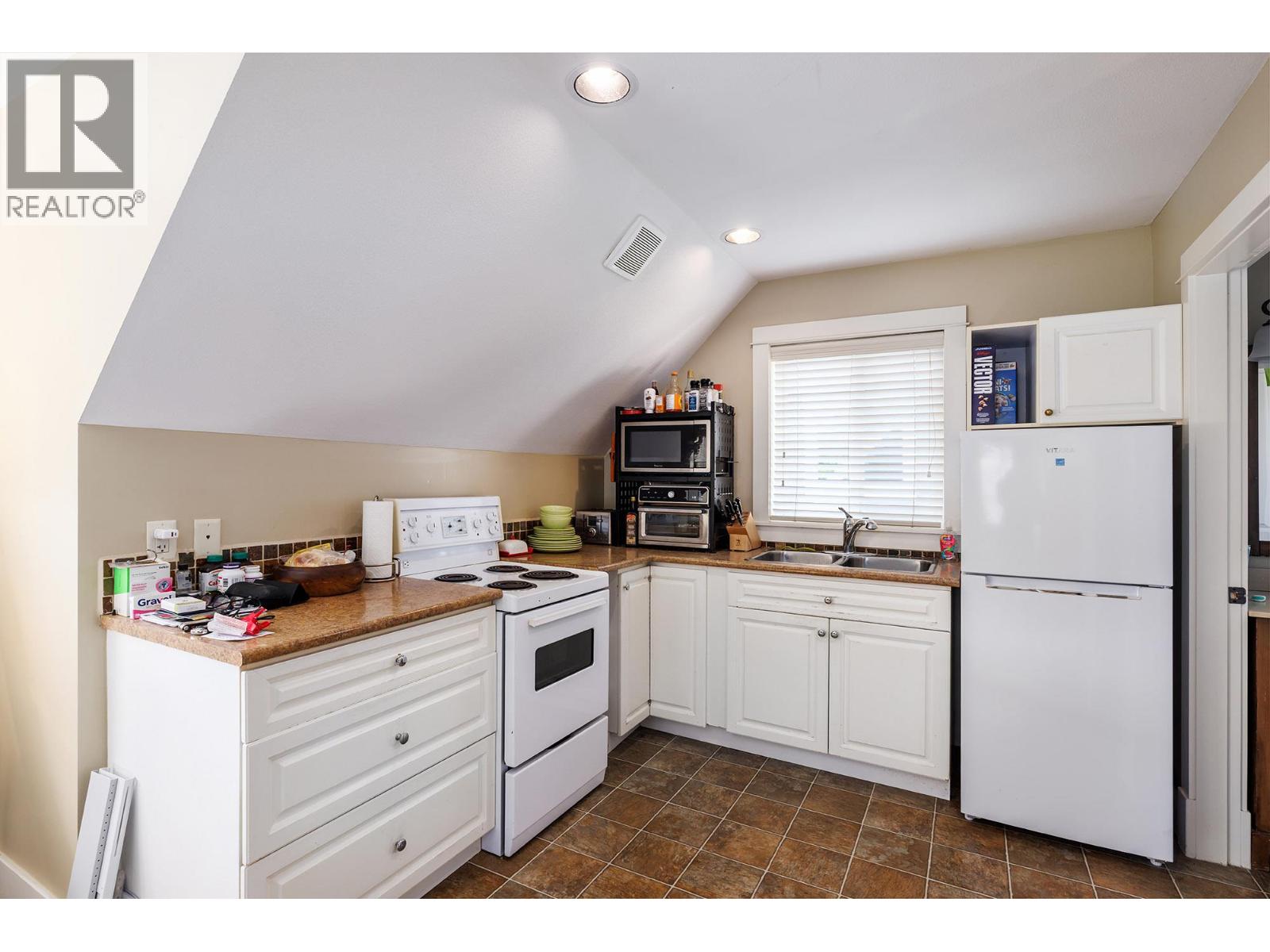 2209 Woodlawn Street, Kelowna, British Columbia  V1Y 2T1 - Photo 28 - 10363550
