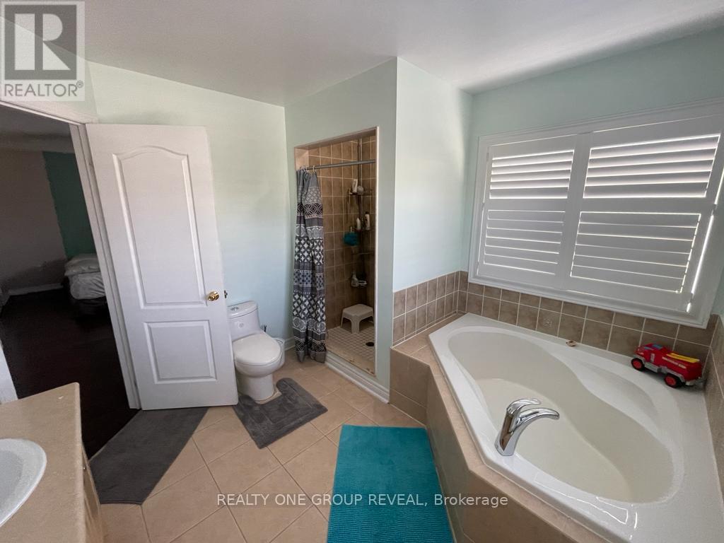 73 Isabella Garden Lane, Whitchurch-Stouffville, Ontario  L4A 0L4 - Photo 13 - N12415523
