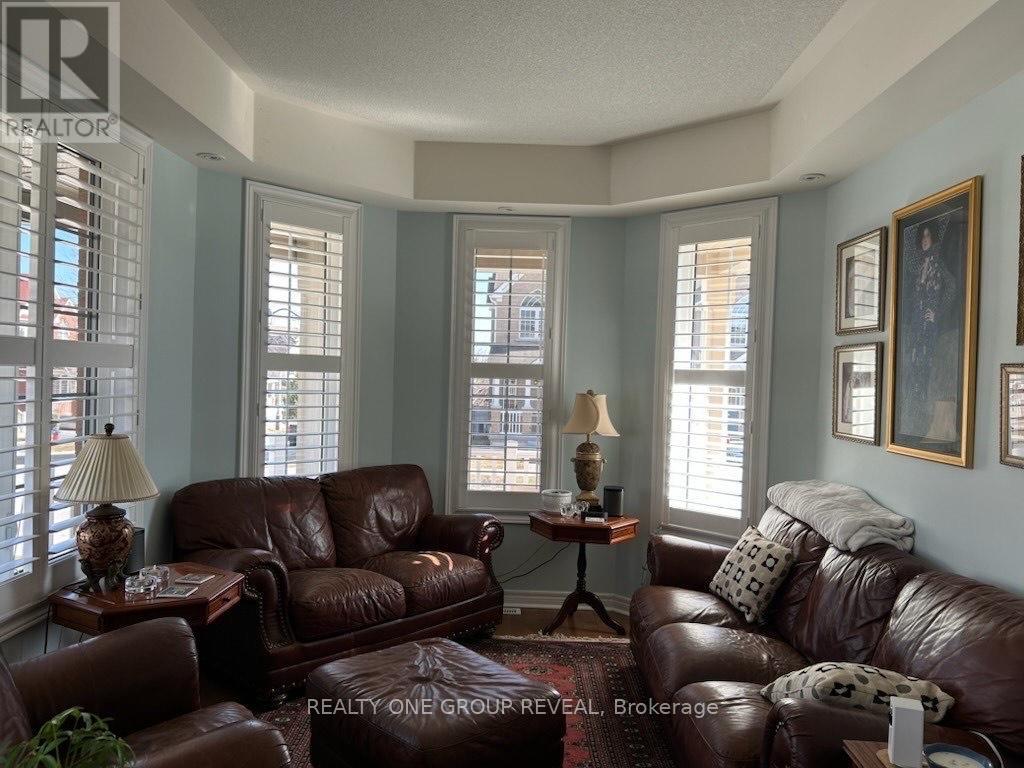 73 Isabella Garden Lane, Whitchurch-Stouffville, Ontario  L4A 0L4 - Photo 17 - N12415523