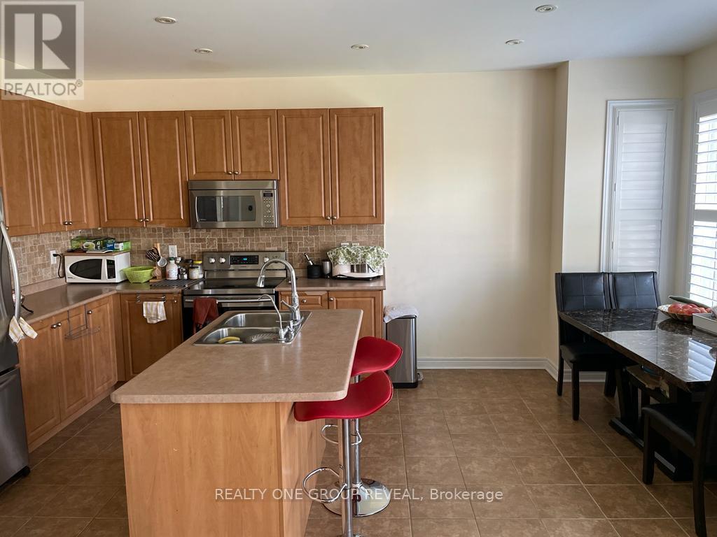 73 Isabella Garden Lane, Whitchurch-Stouffville, Ontario  L4A 0L4 - Photo 3 - N12415523