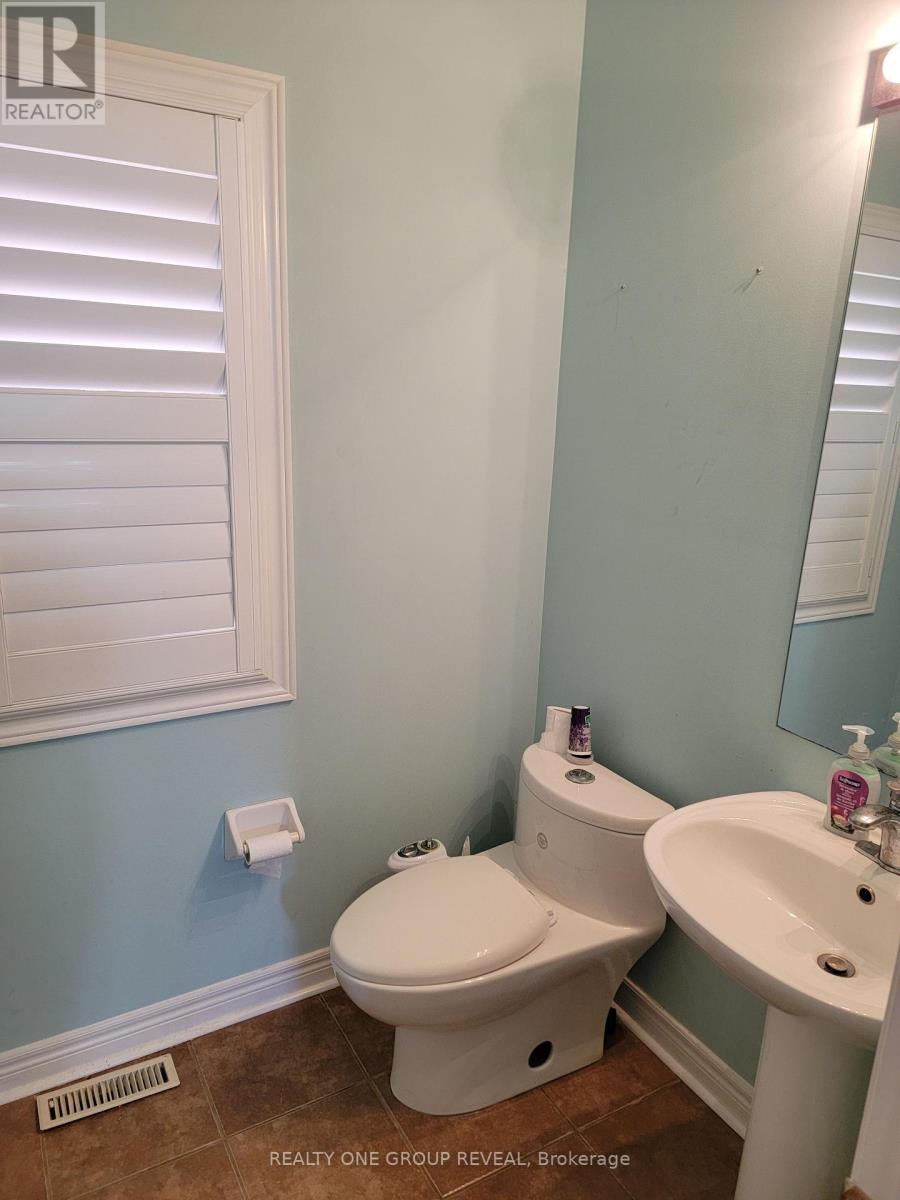 73 Isabella Garden Lane, Whitchurch-Stouffville, Ontario  L4A 0L4 - Photo 8 - N12415523