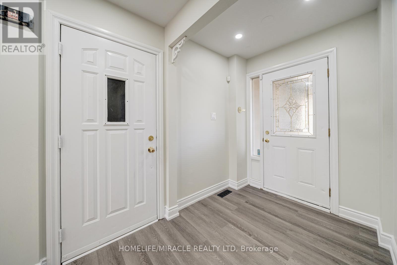 100 Kozlov Street, Barrie, Ontario  L4N 4P9 - Photo 3 - S12415653