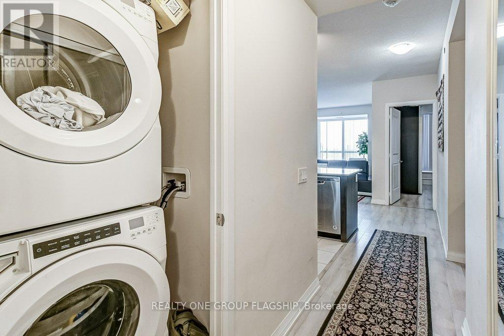 413 - 35 Watergarden Drive, Mississauga, Ontario  L5R 0G8 - Photo 4 - W12415588